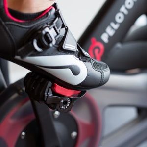 Peleton size 39 cycling shoe